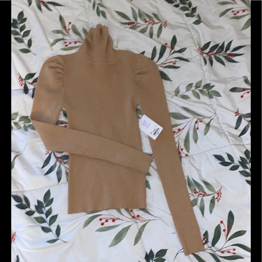 Juniors Vylette tan turtle neck top, small, NWT